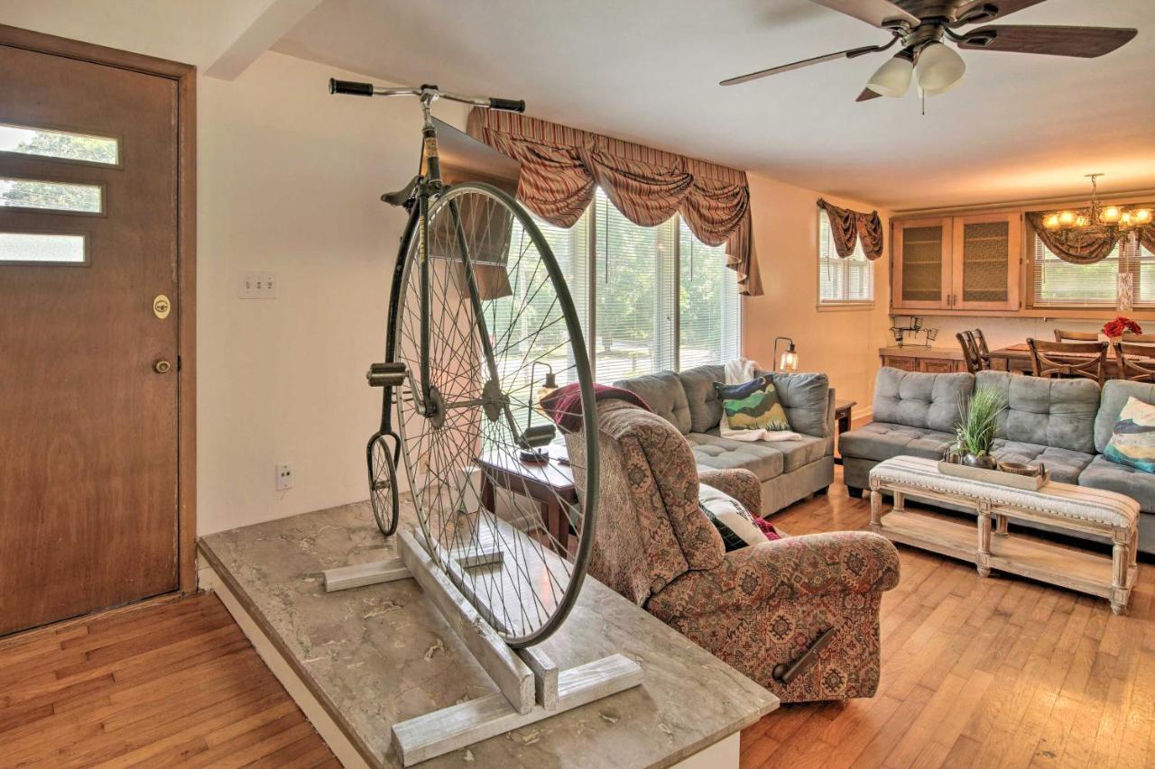 Bright Springfield Home Walk To Nature Center! Extérieur photo