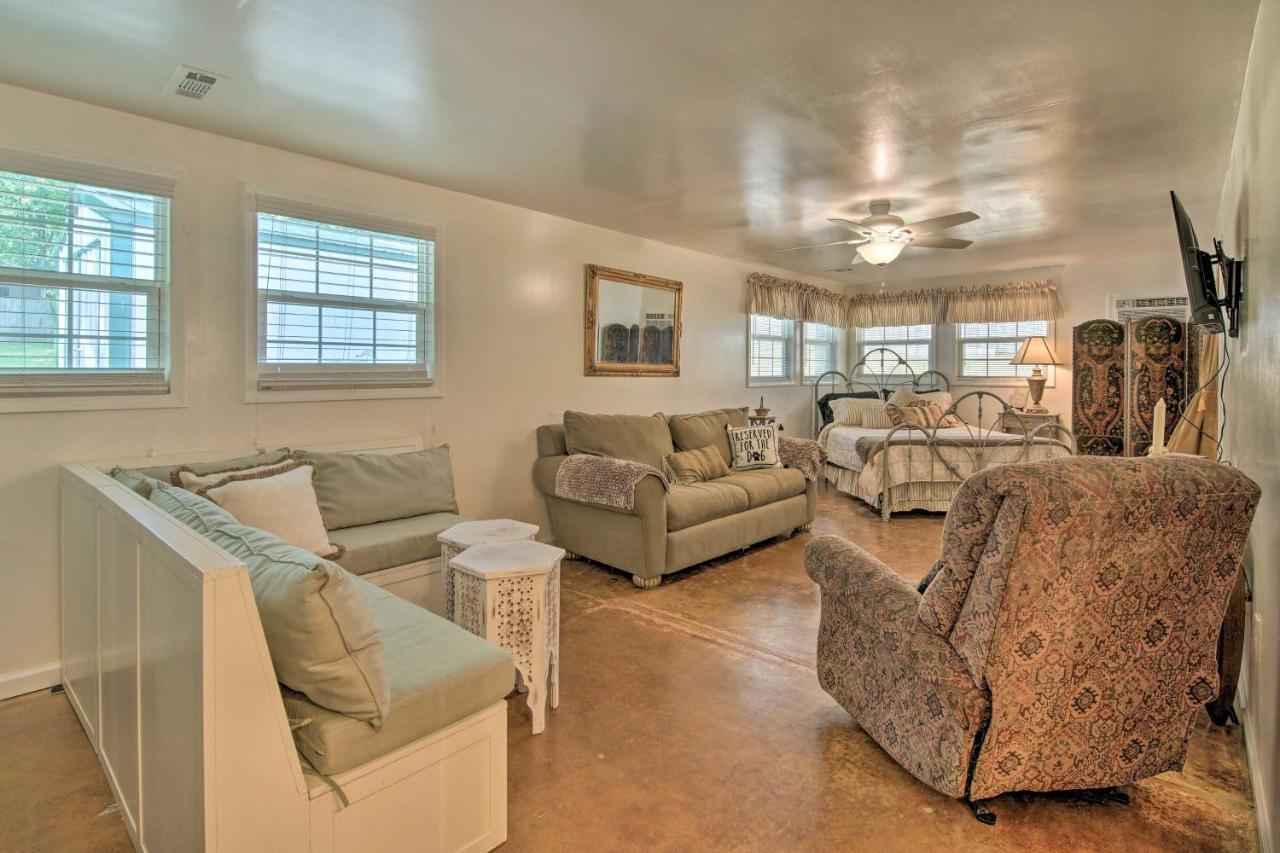 Bright Springfield Home Walk To Nature Center! Extérieur photo