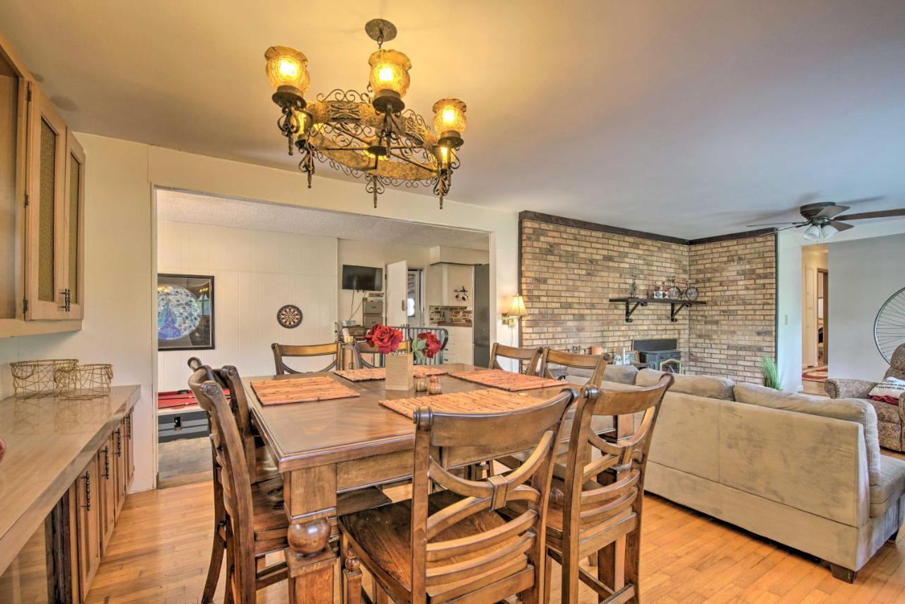 Bright Springfield Home Walk To Nature Center! Extérieur photo