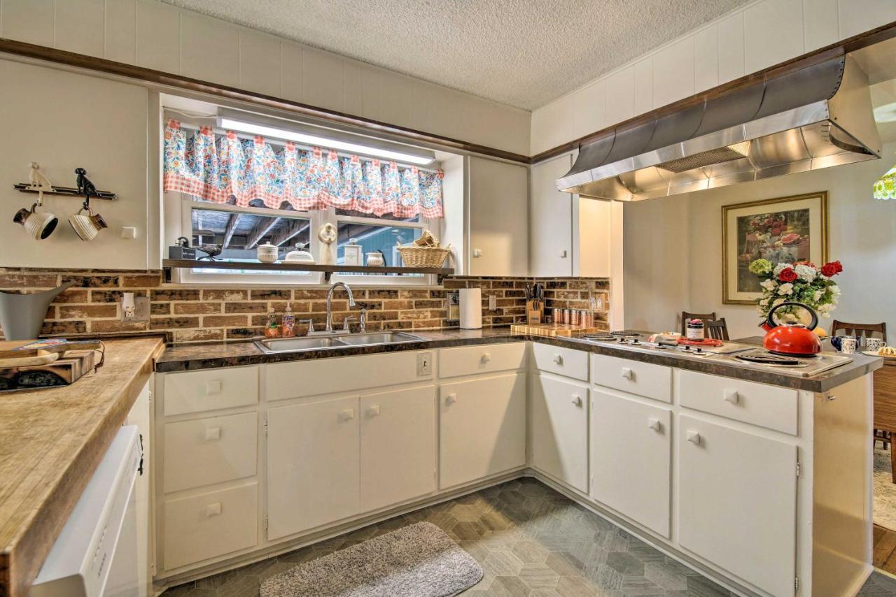 Bright Springfield Home Walk To Nature Center! Extérieur photo