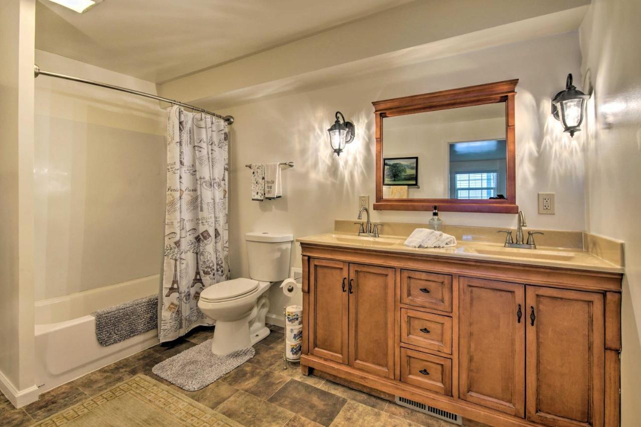Bright Springfield Home Walk To Nature Center! Extérieur photo