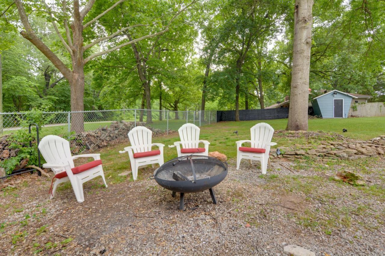 Bright Springfield Home Walk To Nature Center! Extérieur photo