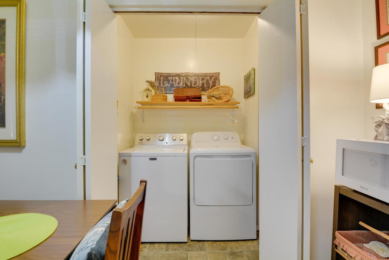 Bright Springfield Home Walk To Nature Center! Extérieur photo