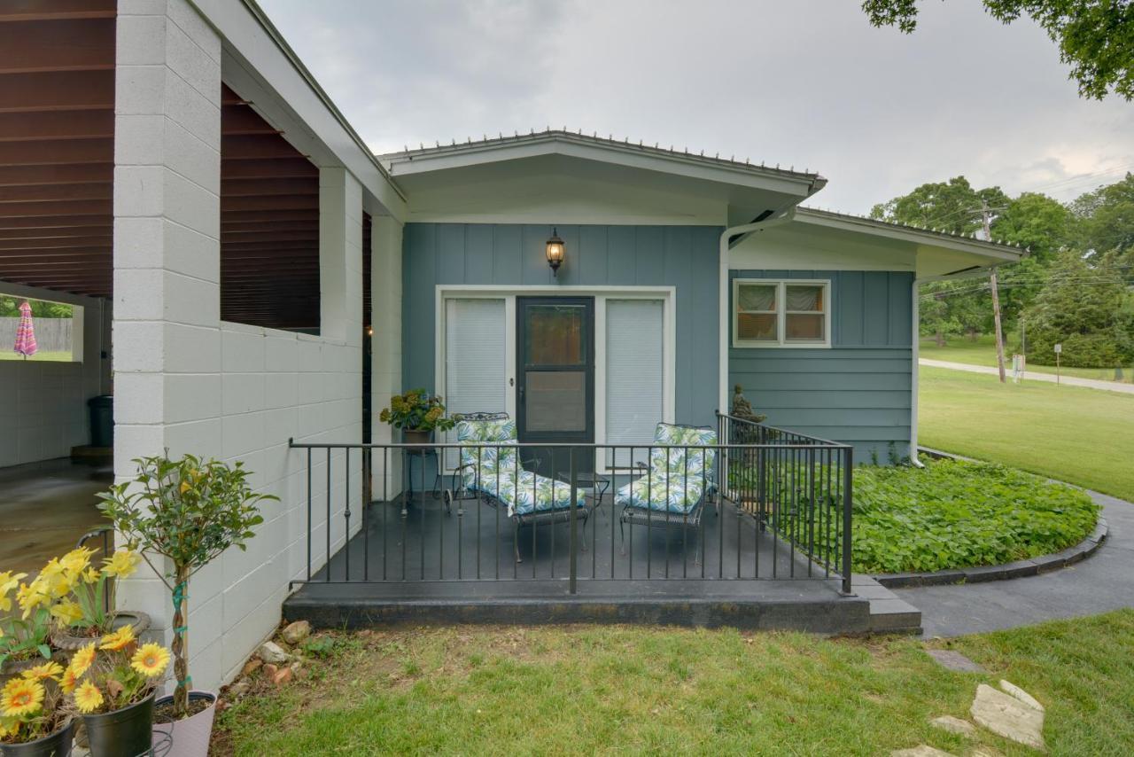 Bright Springfield Home Walk To Nature Center! Extérieur photo
