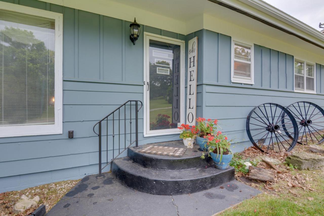 Bright Springfield Home Walk To Nature Center! Extérieur photo