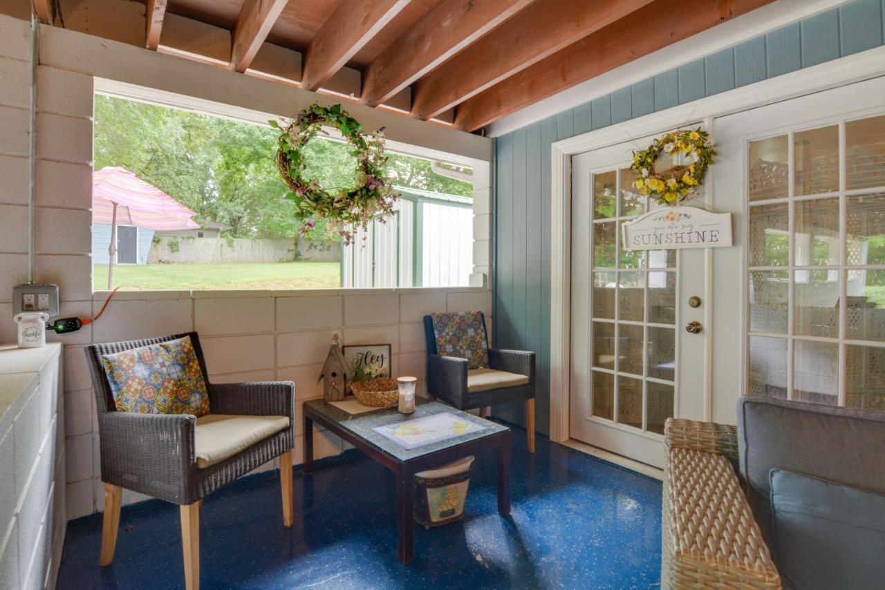 Bright Springfield Home Walk To Nature Center! Extérieur photo